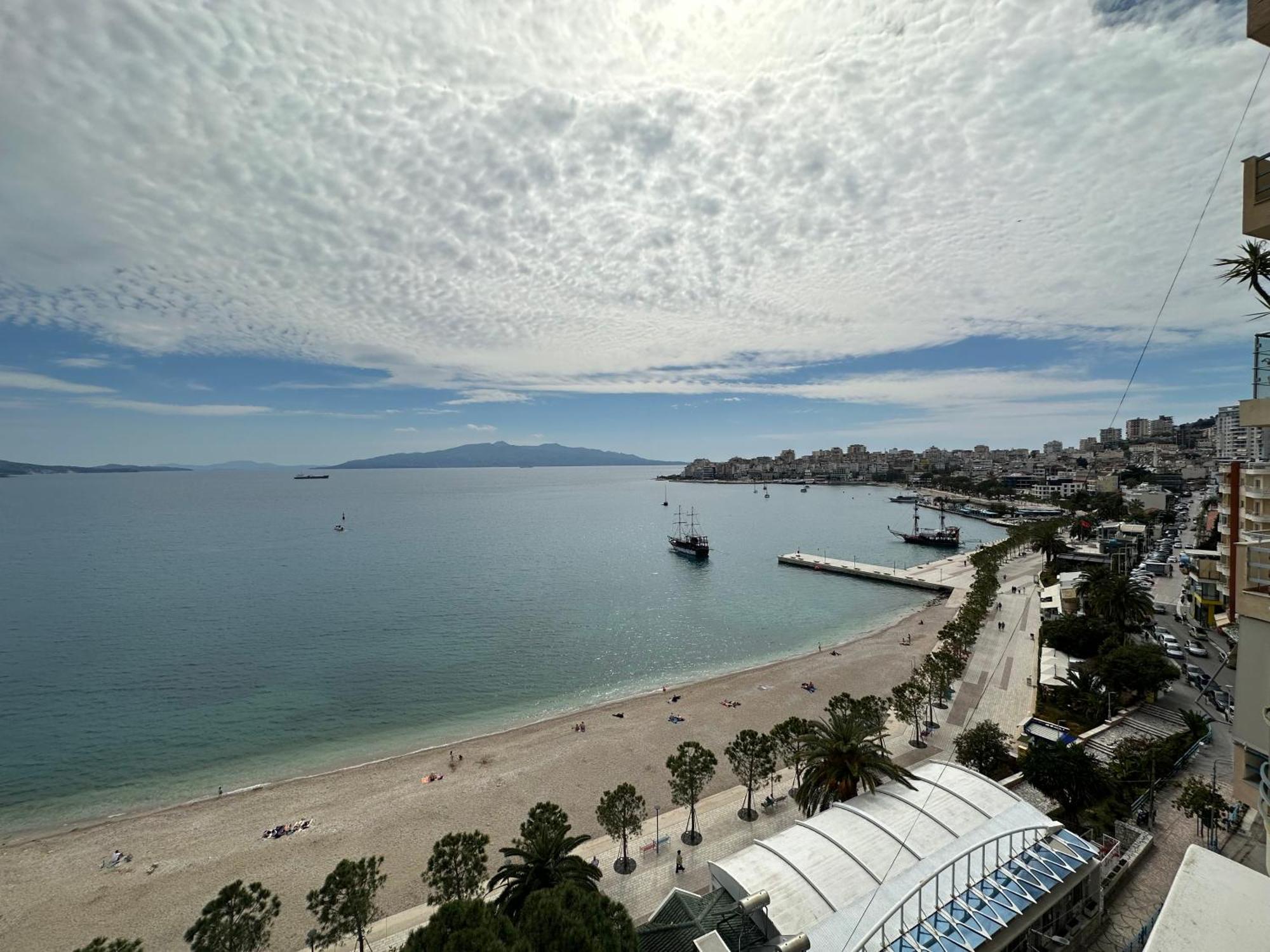 Monte Cristo Hotel With Rooftop Pool Sarande Exterior photo